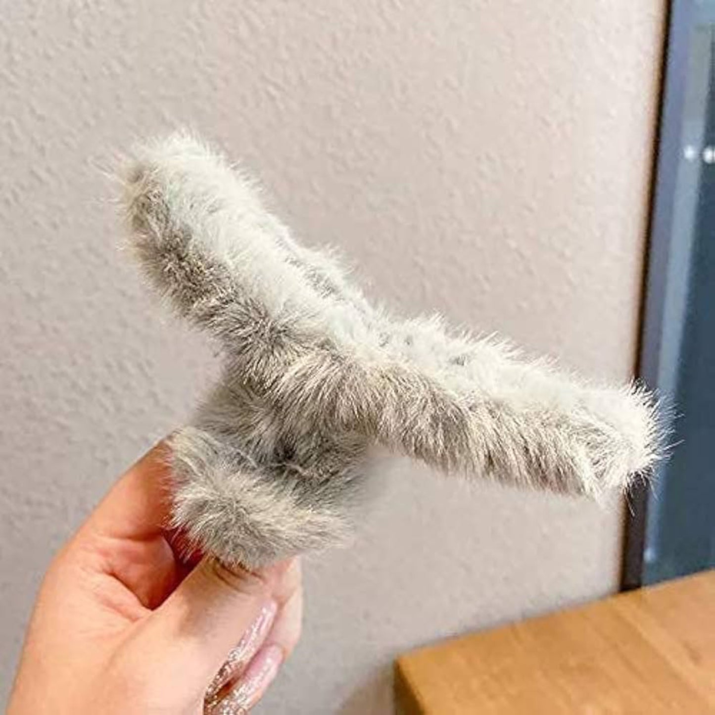 Large Plush Hair Claw Clips Plastic Fluffy Hair Claw Hair (1 Pc Mix Color)