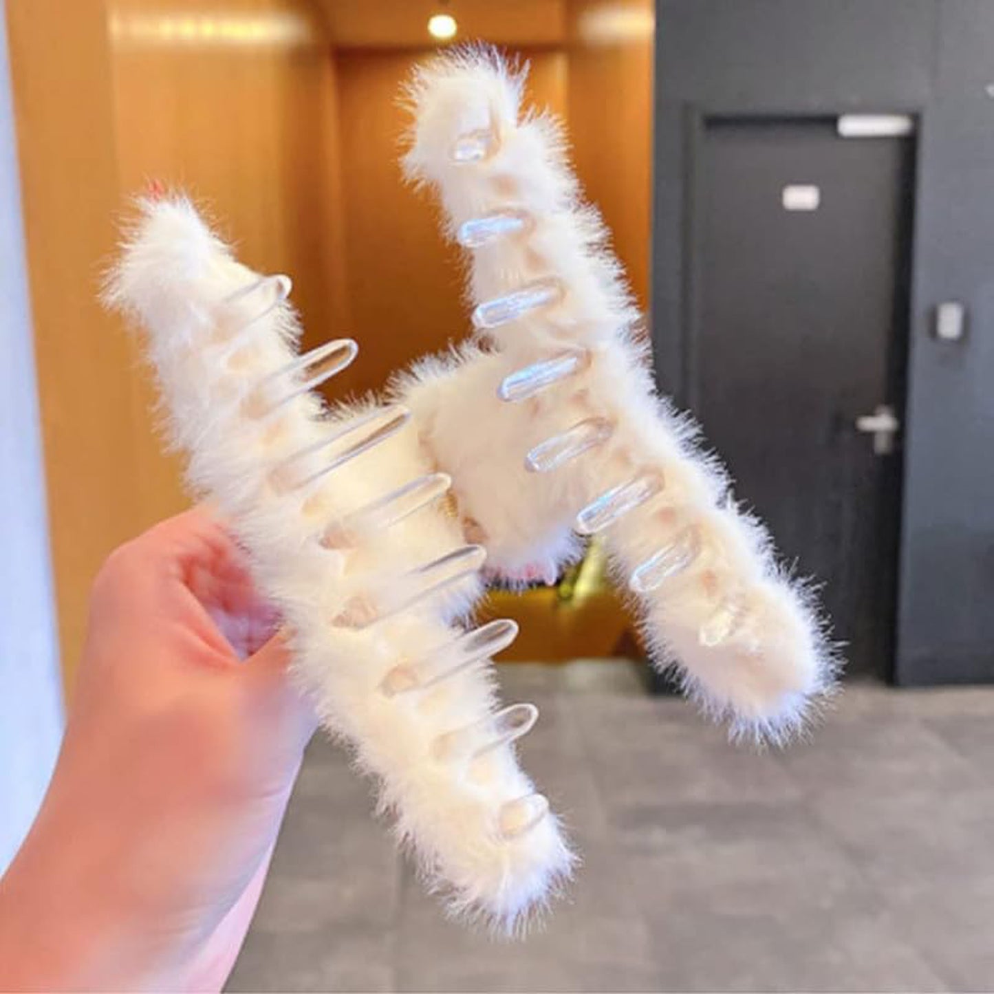 Large Plush Hair Claw Clips Plastic Fluffy Hair Claw Hair (1 Pc Mix Color)